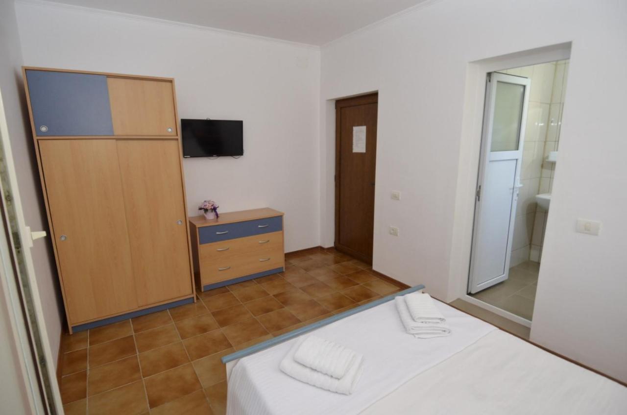 Vila Calypso Apartment คอสติเนช ภายนอก รูปภาพ