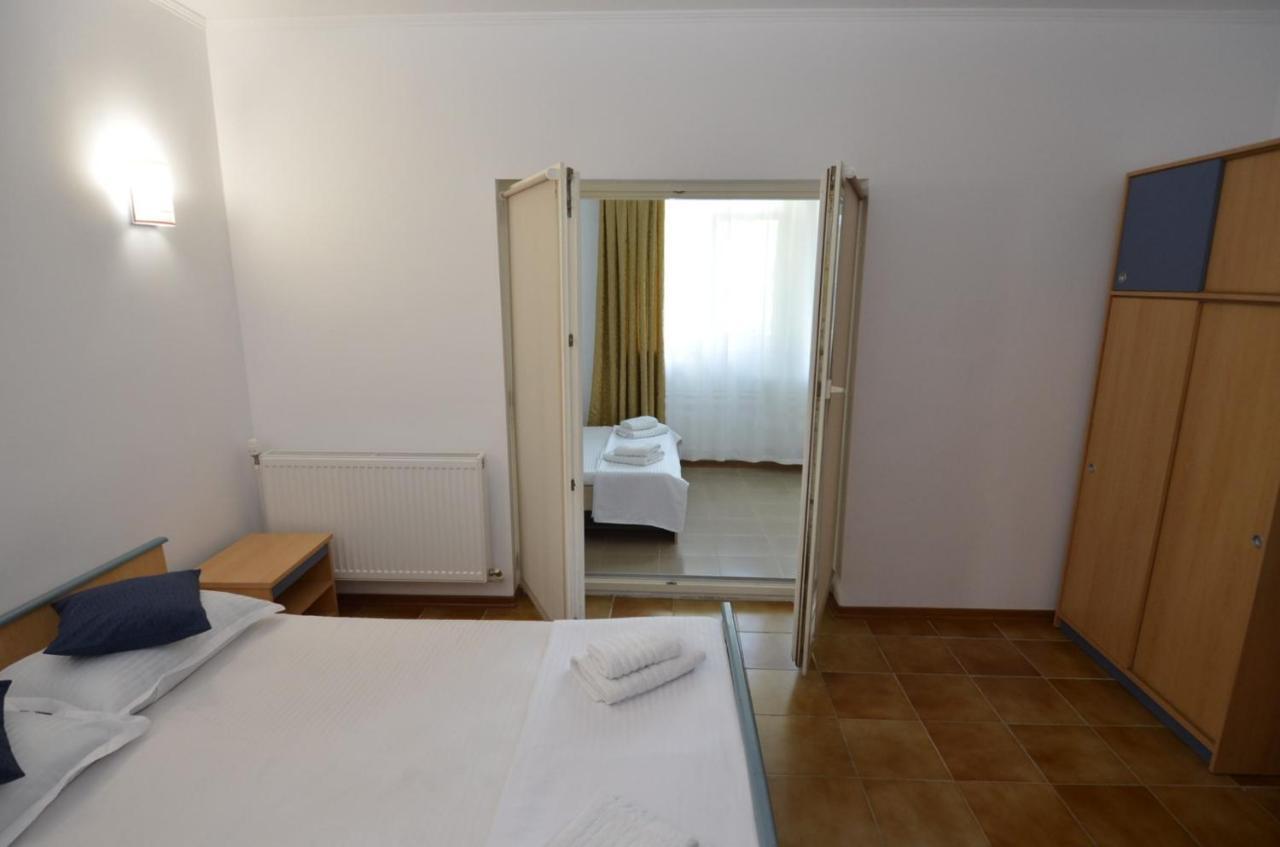 Vila Calypso Apartment คอสติเนช ภายนอก รูปภาพ