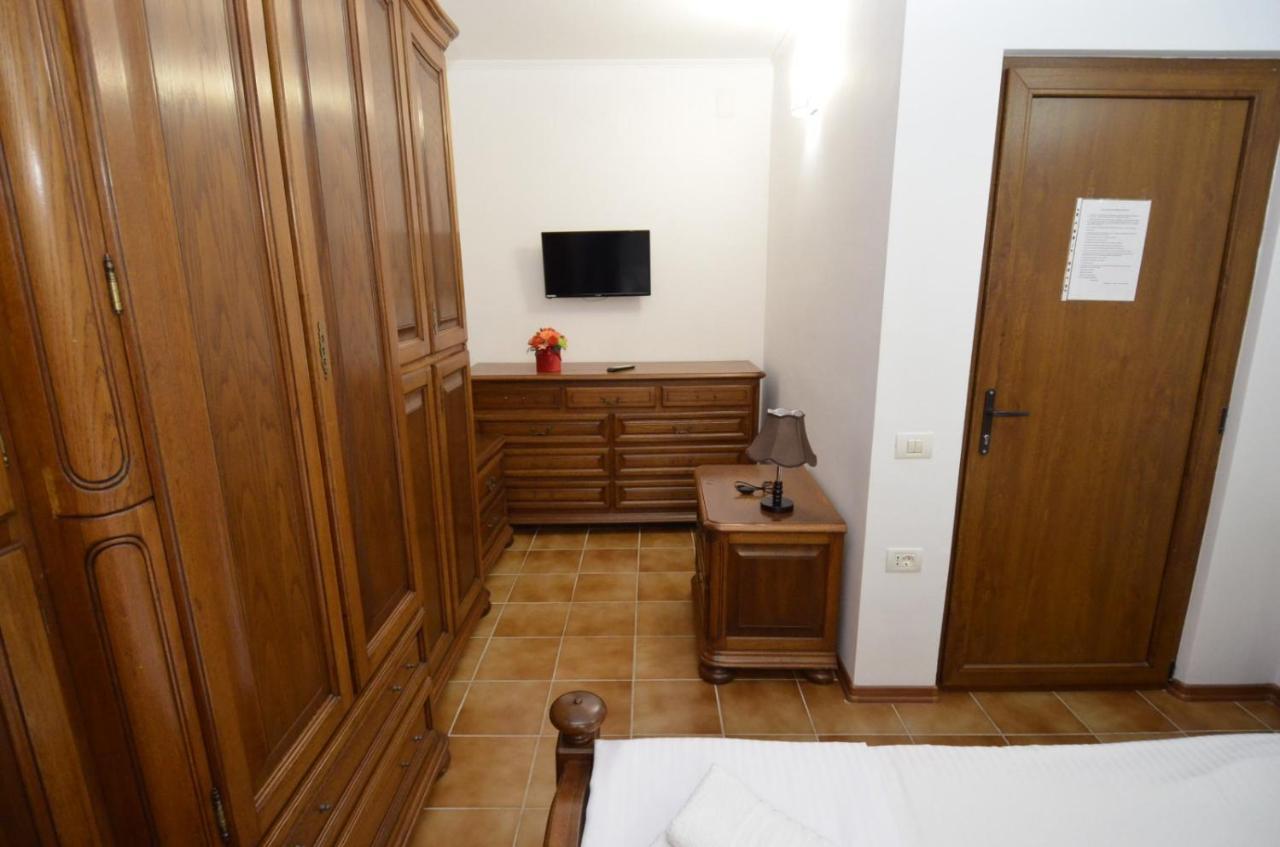 Vila Calypso Apartment คอสติเนช ภายนอก รูปภาพ