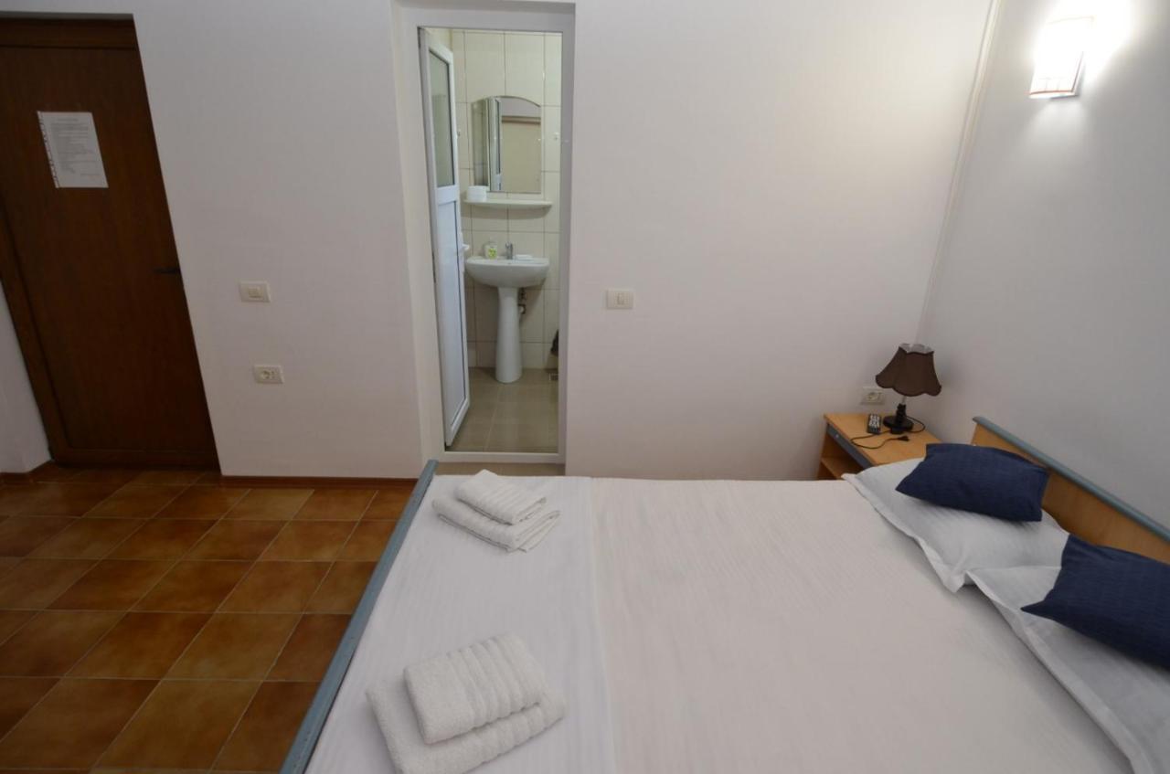 Vila Calypso Apartment คอสติเนช ภายนอก รูปภาพ