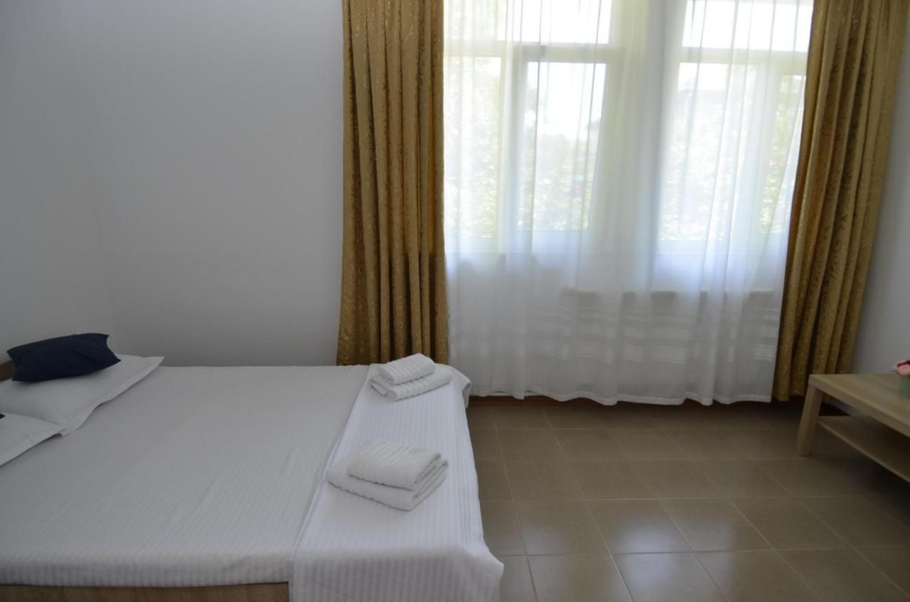 Vila Calypso Apartment คอสติเนช ภายนอก รูปภาพ