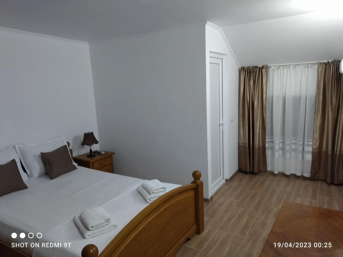 Vila Calypso Apartment คอสติเนช ภายนอก รูปภาพ