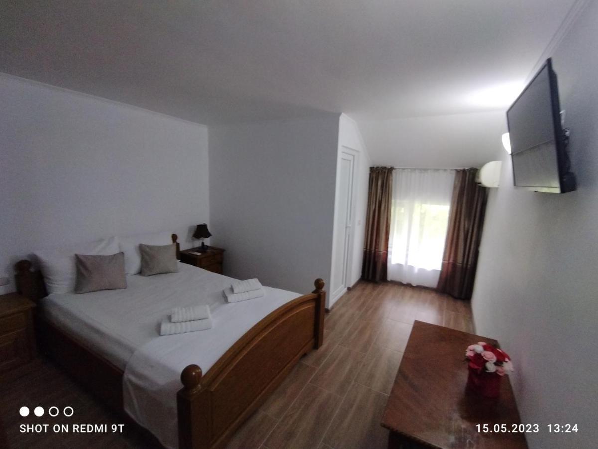 Vila Calypso Apartment คอสติเนช ภายนอก รูปภาพ