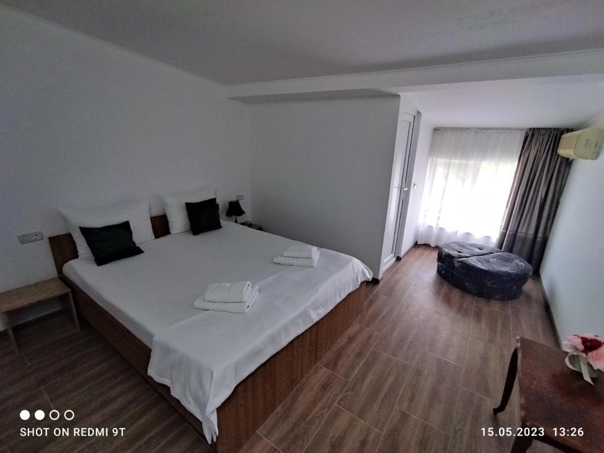 Vila Calypso Apartment คอสติเนช ภายนอก รูปภาพ